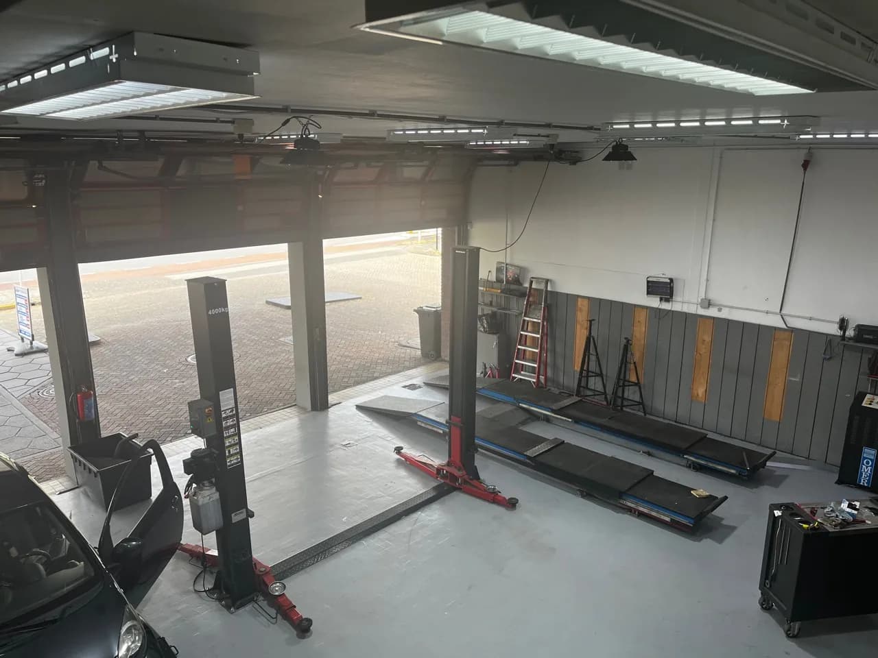 Overzicht van de werkplaats van AGV Autogarage Vianen